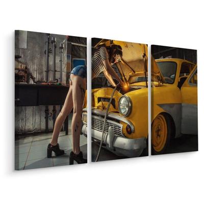 Schilderij - Gele taxi in de garage, pin-up, 3 luik, premium print