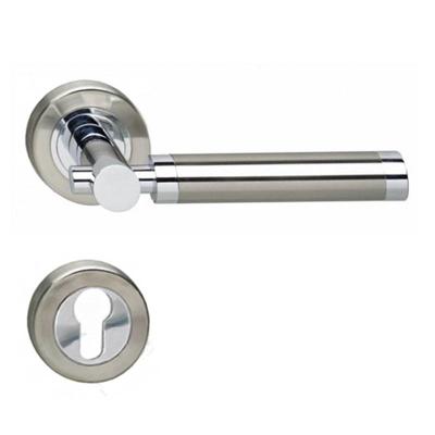 Deurkruk 1698 Birgit op rond rozet 7mm nokken met profielcilindergat plaatjes chroom/nikkel mat Deurkruk 1698 Birgit op rond rozet 7mm nokken met profielcilindergat plaatjes chroom/nikkel mat