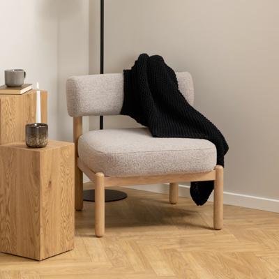 Bendt Fauteuil 'Conni', Eikenhout en bouclé, kleur Beige Bendt Fauteuil 'Conni', Eikenhout en bouclé, kleur Beige