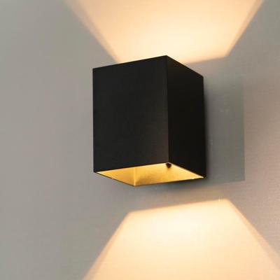Cometa nero s by LUSENZ - Up and downlight - Rechthoekige wandlamp met mat zwarte coating Cometa nero s by LUSENZ - Up and downlight - Rechthoekige wandlamp met mat zwarte coating