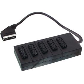 Scart verdeelbox voor het aansluiten van 5 apparaten Scart verdeelbox voor het aansluiten van 5 apparaten