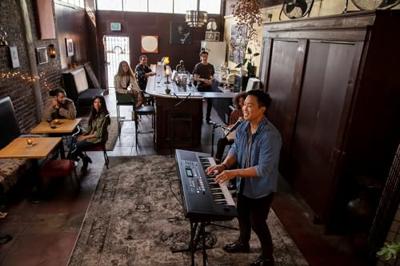 Roland E-X50 keyboard