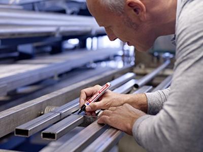 Edding permanent marker 3000, doos van 10 stuks in geassorteerde kleuren Edding permanent marker 3000, doos van 10 stuks in geassorteerde kleuren