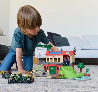 Majorette Claas Kleurenkaart + 3 voertuigen Boerderijschuur (model)