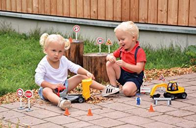Lena truckies set graafmachine met kiepwagen 3 speelfiguurtjes en verkeersborden - thumbnail