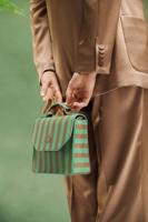 Pip Studio Frances Schoudertas Small Streep Groen - thumbnail