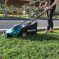 Makita DLM432CT2 Accu Grasmaaier 43cm 2x18V 5.0Ah - thumbnail