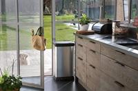 Curver Deco bin metalics 240643 Afvalbak 50 l (b x h x d) 390 x 720 x 290 mm Zilver, Zwart 1 stuk(s) - thumbnail