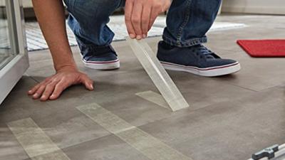 tesa REMOVABLE 55735-00014-11 Bevestigingstape Beige (l x b) 25 m x 50 mm 1 stuk(s)