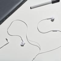 Panasonic RP-TCM55 Ergonomische in-ear hoofdtelefoon, 14,3 mm driver, krachtige bas, microfoon in lijn, compatibel met smartphone, 1,2 m kabel, wit - thumbnail