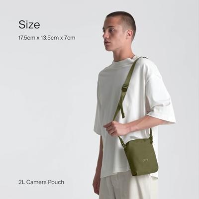 Urth Andesite Camera Pouch, green