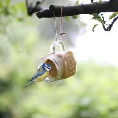 Vogelvoer pindakaas in mok Vogelvoer pindakaas in mok