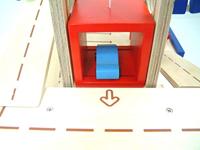 Pintoy houten garage + 3 houten autootjes - thumbnail