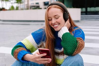 JBL Tune 680NC Zwart Draadloze On-Ear Koptelefoon met Adaptive Noise Cancelling