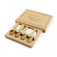 Kaasplank met mesjes graveren - thumbnail