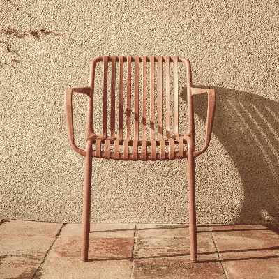 Kave Home Tuinstoel 'Isabellini' Gerecyclede kunststof, kleur Terracotta