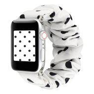 Elastisch scrunchie nylon bandje - Zwarte stippen - Geschikt voor Apple Watch 44mm / 45mm / 46mm / 49mm - thumbnail