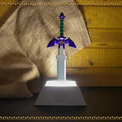 The Legend of Zelda Lamp Master Sword zilvergrijs, schacht meerkleurig, werkt op batterijen of USB, in geschenkdoos.