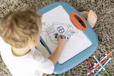 Smoby - Draagbare lei - 3 verschillende toepassingen - Inclusief: 1 uitwisbare marker, 4 kleurpagina's en 1 doekje - Made in France