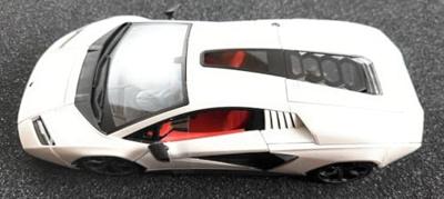 Maisto Lamborghini Countach LPI 800-4 1:18 Auto