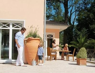 Garantia Amphore regenton met bloembak 600 liter terra - thumbnail