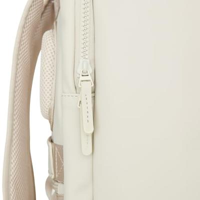 New Rebels Jessi Easton Underseater Rugzak 17L Waterafstotend PU Handbagage 40x30x20 Airline Tas 15.6 inch Laptopvak Beige New Rebels Jessi Easton Underseater Rugzak 17L Waterafstotend PU Handbagage 40x30x20 Airline Tas 15.6 inch Laptopvak Beige
