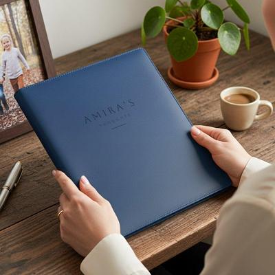 Schrijfmap - Blauw - Gegraveerd vegan leer