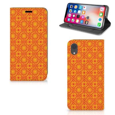 Apple iPhone Xr | Hoesje met Magneet | Batik Oranje Apple iPhone Xr | Hoesje met Magneet | Batik Oranje