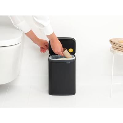 Brabantia Bo afvalemmer 4 liter met kunststof binnenemmer matt black Brabantia Bo afvalemmer 4 liter met kunststof binnenemmer matt black