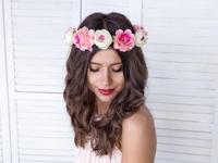 PartyDeco Slinger met bloemen in roze en wit, hoofdband met bloemen, slinger voor festivals, decoratie, boho, rustieke haaraccessoires voor dames, nachtfeest, bruiloft - thumbnail