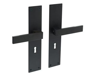 Deurkruk Amsterdam met schild 250x55x2mm sleutelgat 110mm zwart Deurkruk Amsterdam met schild 250x55x2mm sleutelgat 110mm zwart