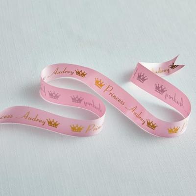 Brother Brother TZe-RE54 - Seidig - Gold auf Pin Labeltape Stof Tapekleur: Roze Tekstkleur: Goud 24 mm 4 m Brother Brother TZe-RE54 - Seidig - Gold auf Pin Labeltape Stof Tapekleur: Roze Tekstkleur: Goud 24 mm 4 m