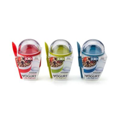 Joie yoghurt on the go beker 2 compartimenten + lepel 228ml Joie yoghurt on the go beker 2 compartimenten + lepel 228ml