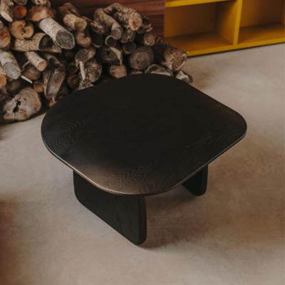 Kave Home Organische Bijzettafel 'Pirita' Eikenhout, 71 x 70cm, kleur Zwart Kave Home Organische Bijzettafel 'Pirita' Eikenhout, 71 x 70cm, kleur Zwart