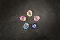 Tamagotchi - BANDAI - Origineel Tamagotchi - Memphis Style - virtueel elektronisch huisdier met kleurenscherm, 3 knoppen en spelletjes - thumbnail