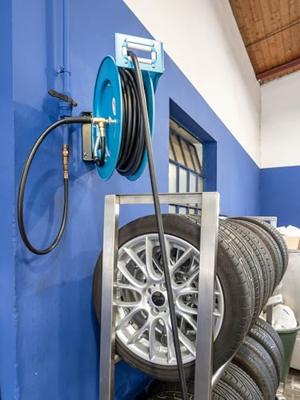 Hazet 9040OS-10 Pneumatische luchthaspel 20 m 12 bar Muurbevestiging
