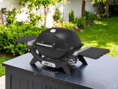 Weber Q1200N gasbarbecue - 2,94 kW - 1 roestvrijstalen brander - Twee zijplanken - Geëmailleerd gietijzer - Zwart