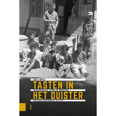 Tasten in het duister (Paperback)
