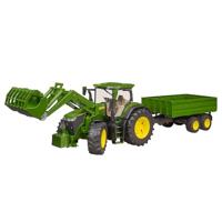 John Deere 7R 350 met voorlader en trailer van Bruder - thumbnail