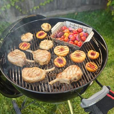 Weber Original Kettle E-5730 Houtskoolbarbecue - Diameter 57 cm - Ingebouwde thermometer - Ventilatieopening - 9 couverts - Zwart Weber Original Kettle E-5730 Houtskoolbarbecue - Diameter 57 cm - Ingebouwde thermometer - Ventilatieopening - 9 couverts - Zwart