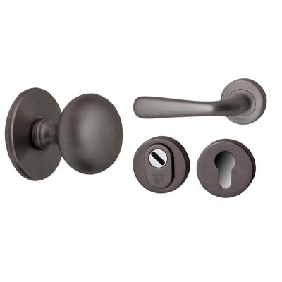 Hardbrass Voordeurset Iris/Silvia 3-delig linkswijzend SKG3 met kerntrekbeveiliging - PVD gun metal Hardbrass Voordeurset Iris/Silvia 3-delig linkswijzend SKG3 met kerntrekbeveiliging - PVD gun metal