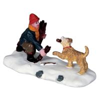Lemax gathering firewood kerstdorp figuur type 2 2016 - thumbnail
