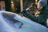 Fiskars Plus Lange sneeuwborstel en ijskrabber voor de auto - 1078494 - thumbnail