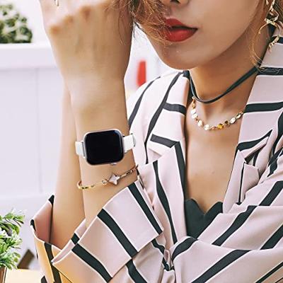 By Qubix - Leren Slim Fit bandje - Wit - Compatible met Apple Watch 44mm / 45mm / 46mm / 49mm - Compatible Apple watch bandjes