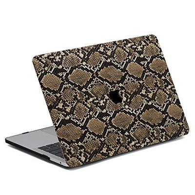 Lunso MacBook Pro 13 inch M1/M2 (2020-2022) cover hoes - case - Snake Pattern Brown