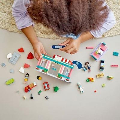 LEGO® Friends 41728 restaurant in de stad