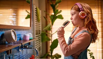 Philips TAK4200MP 4200-serie On Ear draadloze opvouwbare hoofdtelefoon voor kinderen - 45 uur afspeeltijd, beperkt volume, Audio delen, 3,5 mm- en USB-C-kabel meegeleverd - Magenta Purper