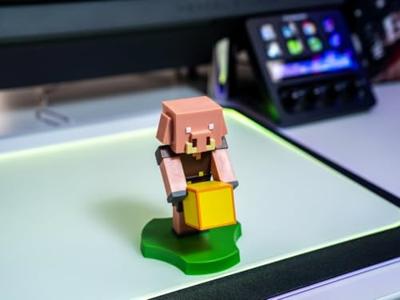 Minecraft Piglin Guys Holdems Cable Guys Mini Device Holder and Phone Stand 11cm