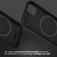 Accezz Liquid Silicone Backcover met MagSafe voor Samsung Galaxy S24 FE Telefoonhoesje Zwart - thumbnail