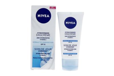 Nivea Essentials hydraterende dagcreme norm/gem SPF15 50 Milliliter Nivea Essentials hydraterende dagcreme norm/gem SPF15 50 Milliliter